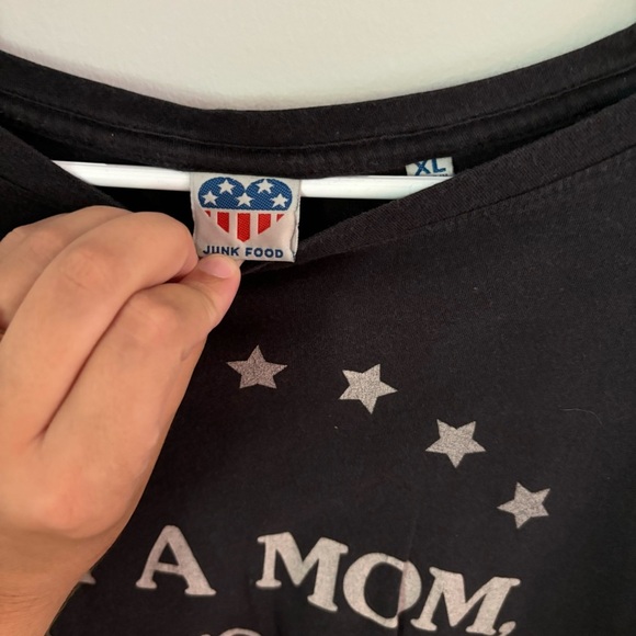 junk food i’m a mom what’s your superpower? tee - Picture 5 of 6